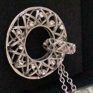 Necklace pendant and chain 18 inches good condition